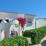Corner Penthouse Sleeps 4 With Parking Apartmán