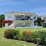 Corner Penthouse Sleeps 4 With Parking Estepona