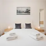 Corner Penthouse Sleeps 4 With Parking Apartmán *