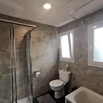 Corner Penthouse Sleeps 4 With Parking Apartmán *