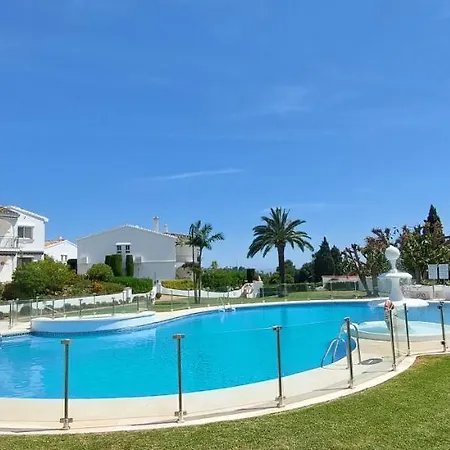 Penthouse - Sleeps 4 - Pool - Parking - Golf Club Appartamento