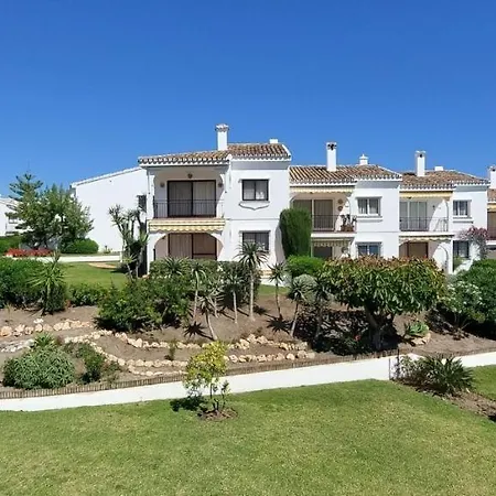 Penthouse - Sleeps 4 - Pool - Parking - Golf Club Appartamento *