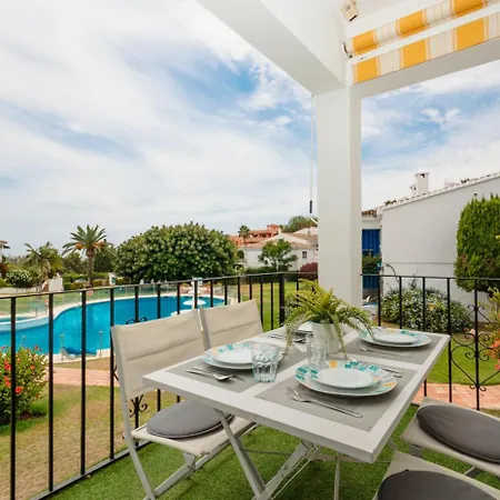 Appartamento Penthouse - Sleeps 4 - Pool - Parking - Golf Club Estepona