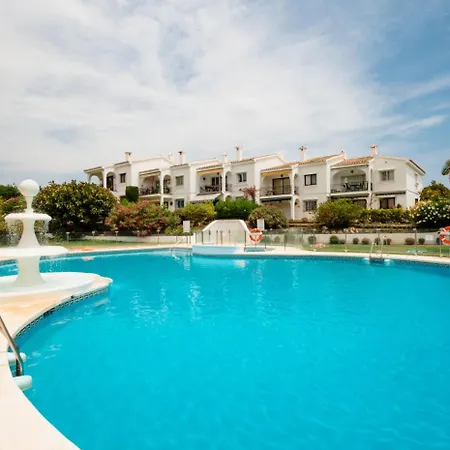 Appartamento Penthouse - Sleeps 4 - Pool - Parking - Golf Club Estepona