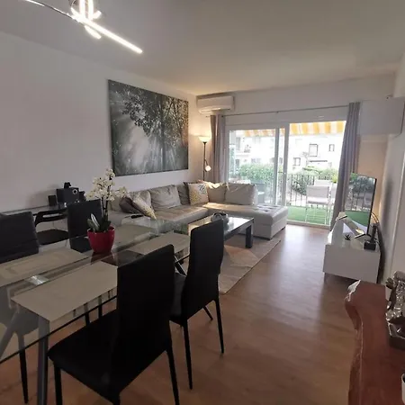 Penthouse - Sleeps 4 - Pool - Parking - Golf Club Appartamento